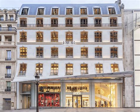 christian dior store in paris.